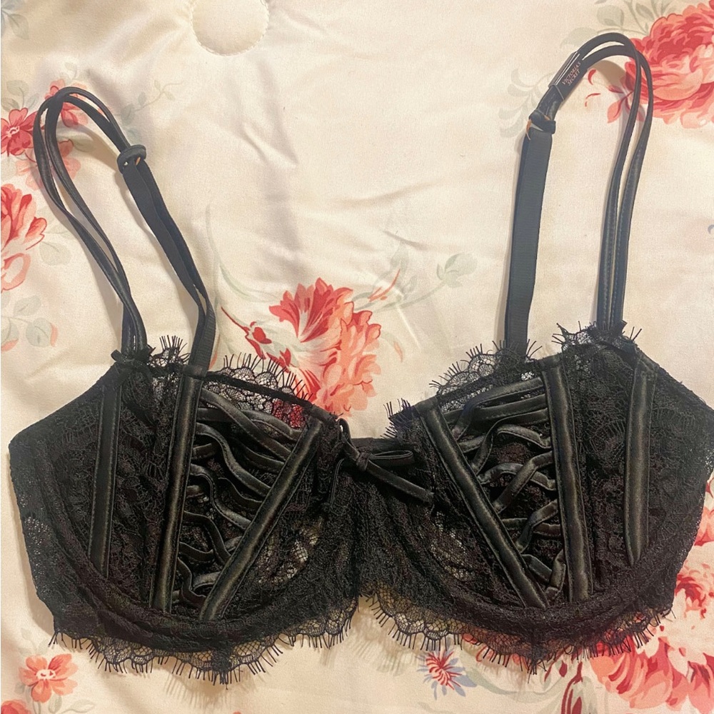 VICTORIA’S SECRET LACE BALCONETTE BRA